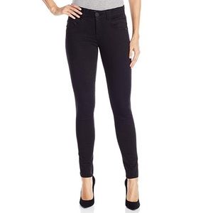 🍂Booty Lift Distressed Black Stretch Jean/Jegging
